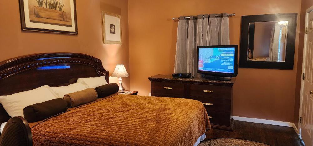 Deluxe King Room interior